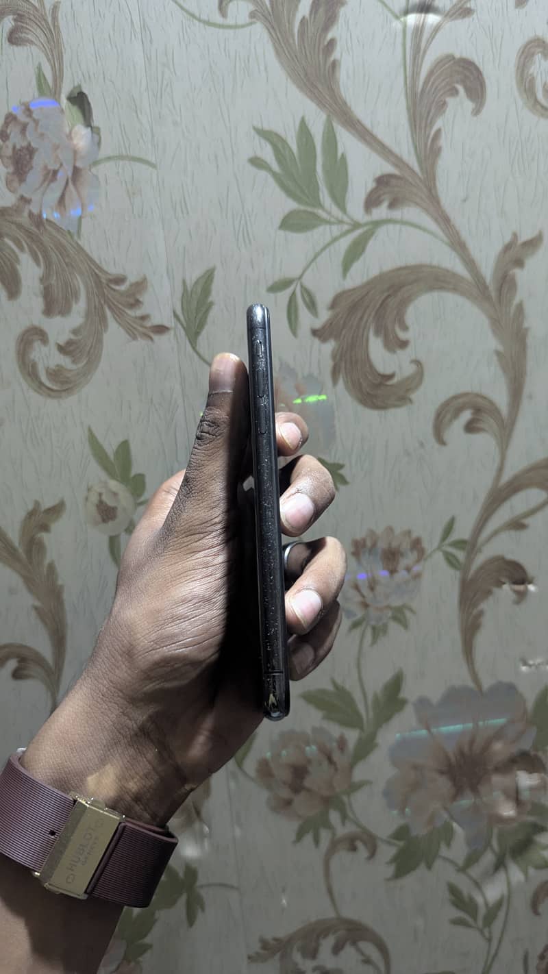 Apple iPhone X 4