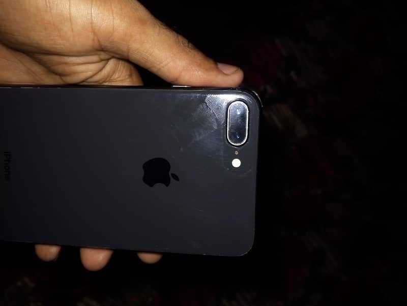 Apple iPhone 8 Plus 1