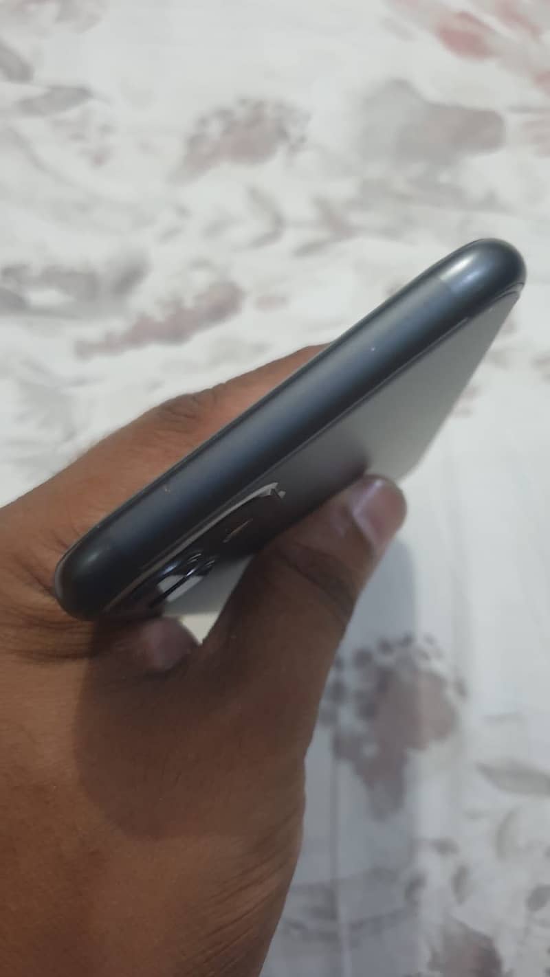 Apple iPhone 11 3