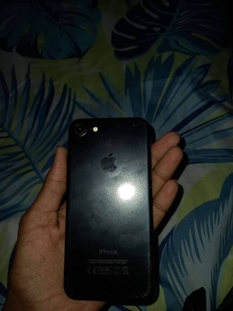 Apple iPhone 7 0