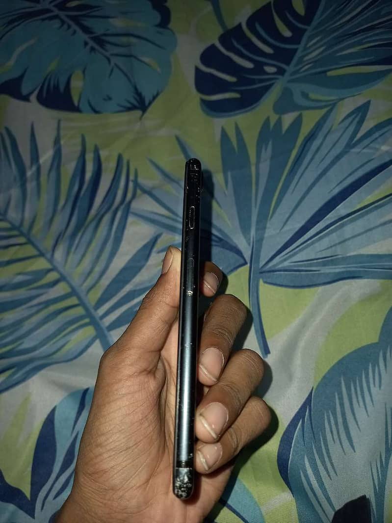 Apple iPhone 7 1