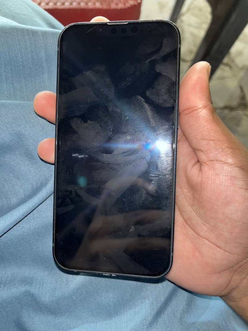 Apple iPhone 13 4