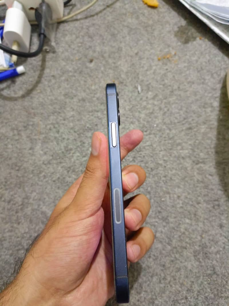 IPhone 12 4