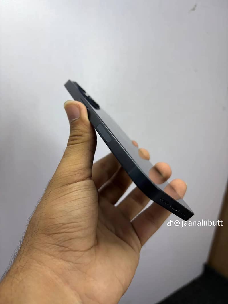Apple iPhone 13 3