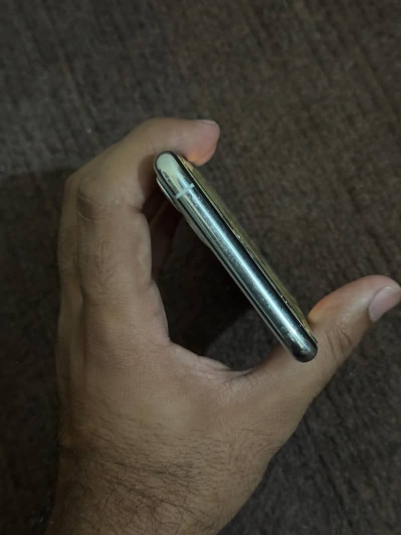 Apple iPhone 11 Pro Max 2