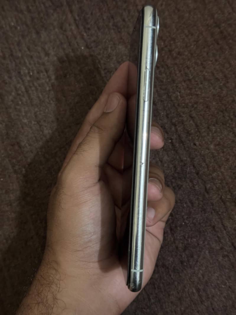 Apple iPhone 11 Pro Max 3