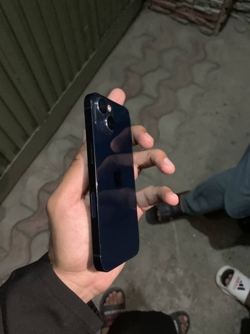 Apple iPhone 13 0
