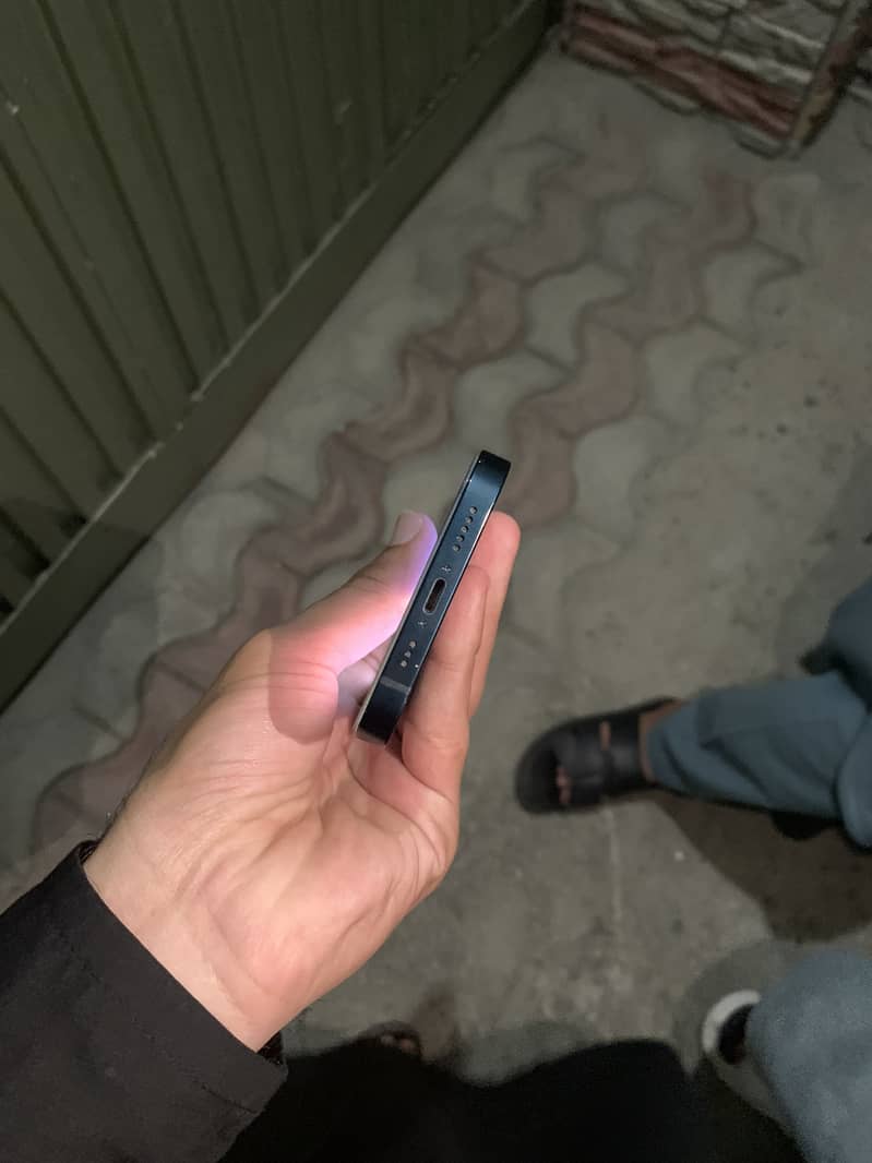 Apple iPhone 13 2