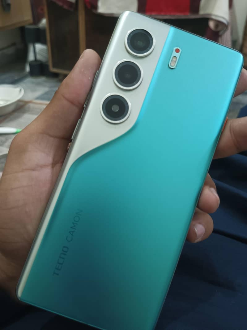 Tecno CAMON 40 Pro 0