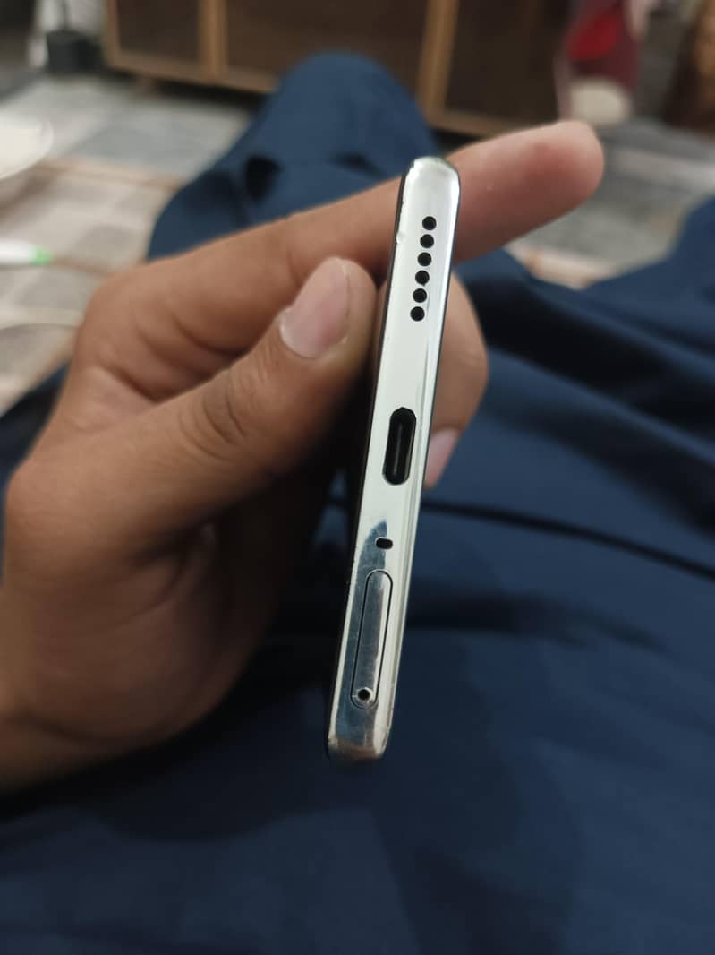 Tecno CAMON 40 Pro 4