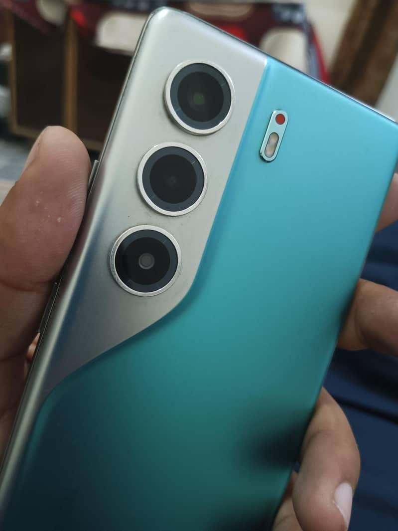 Tecno CAMON 40 Pro 6