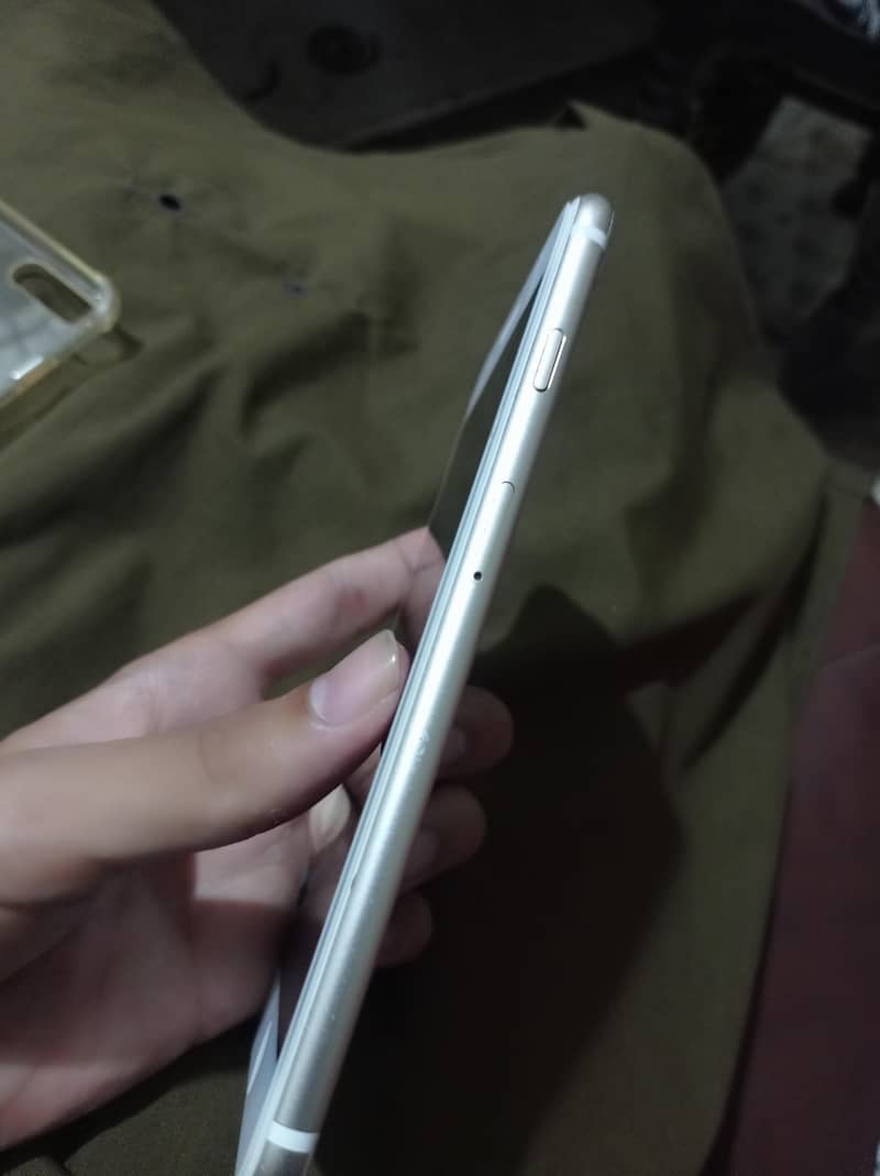 Apple iPhone 7 Plus 2