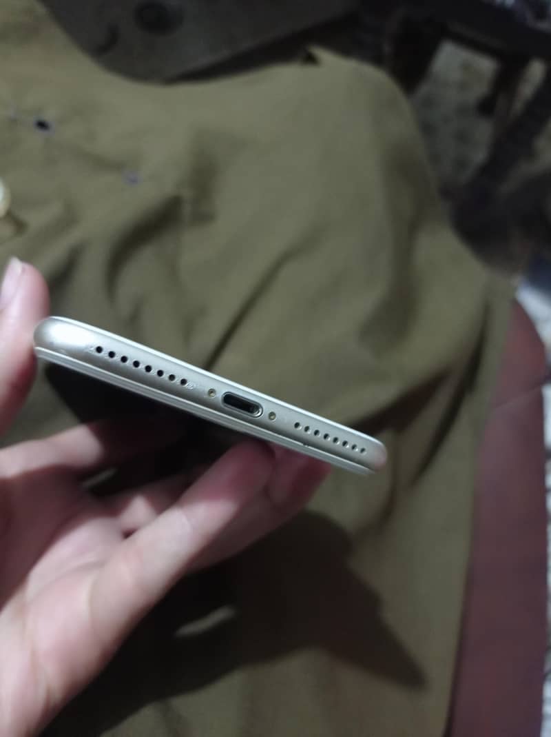 Apple iPhone 7 Plus 3