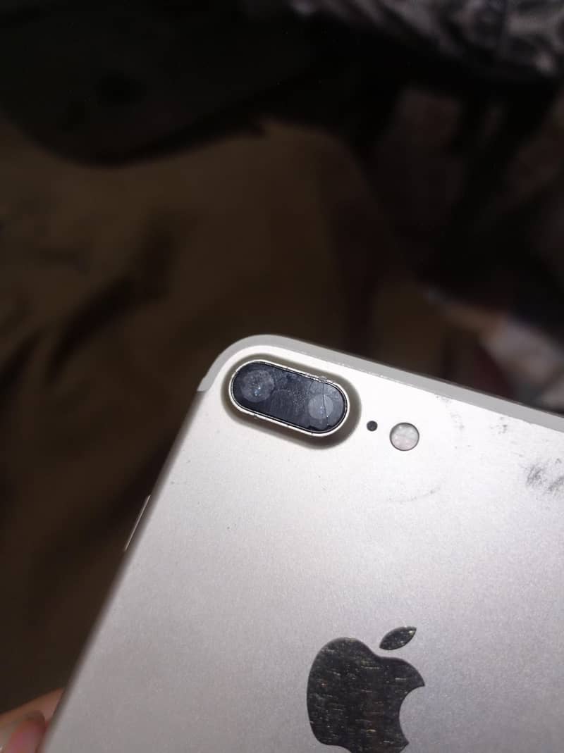 Apple iPhone 7 Plus 5