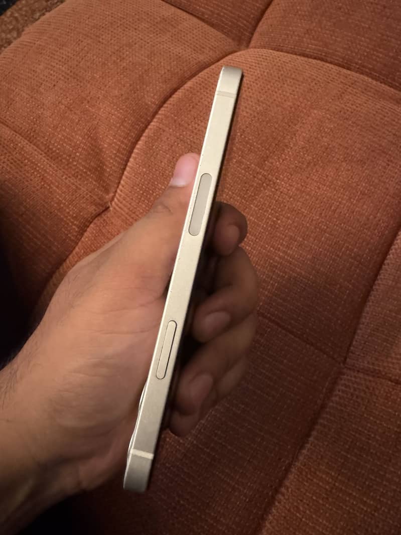 Apple iPhone 12 4