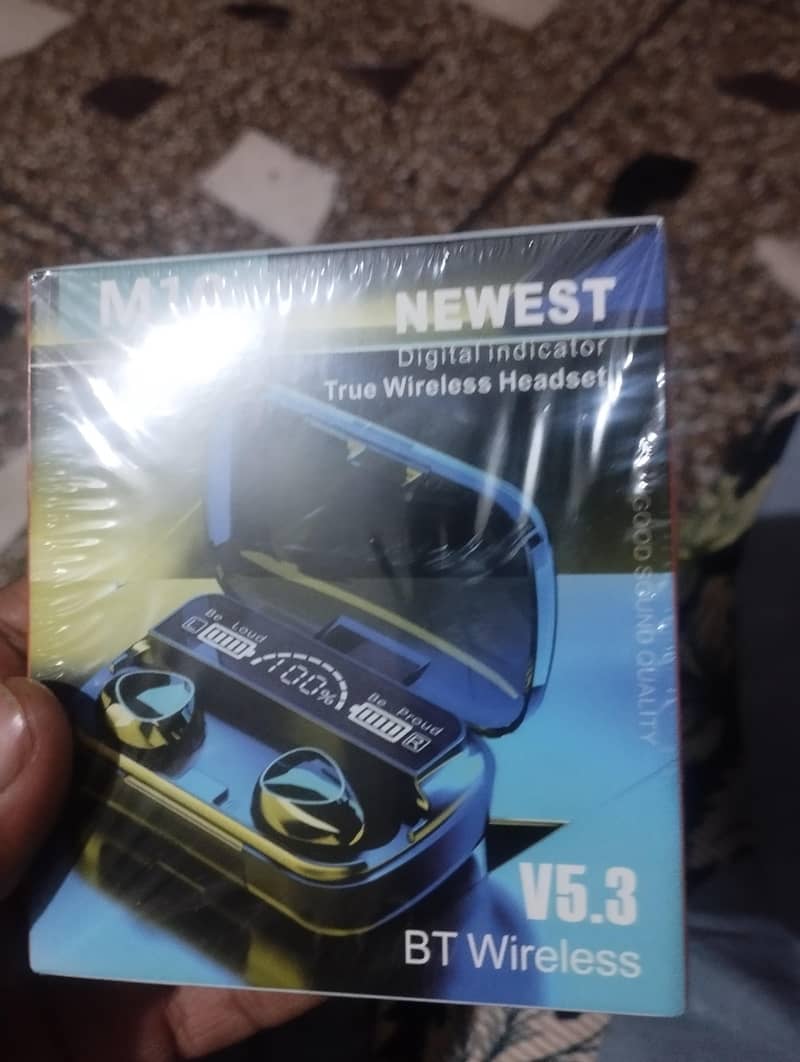 Bluetooth earphones 0