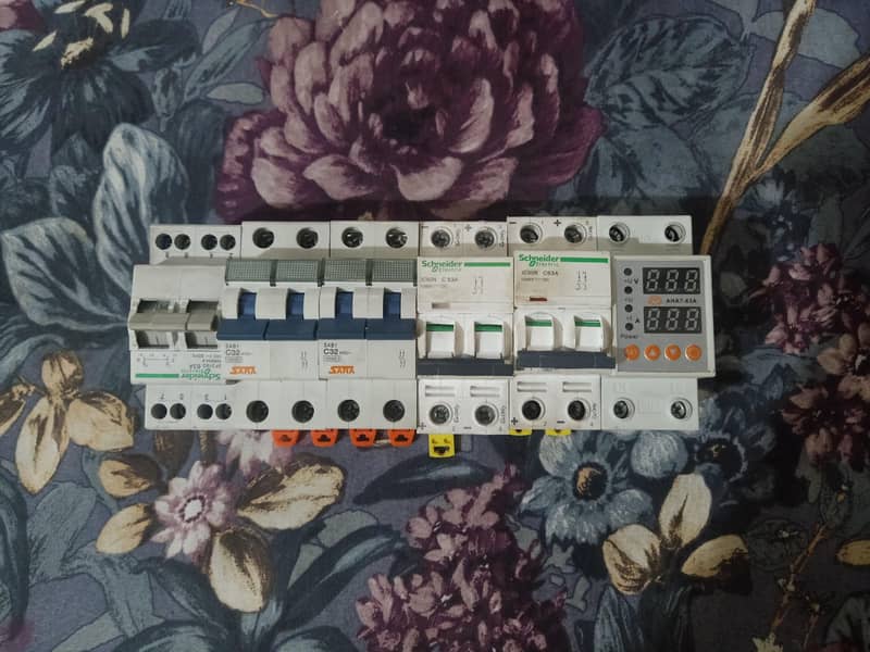 Solar DB breakers 0