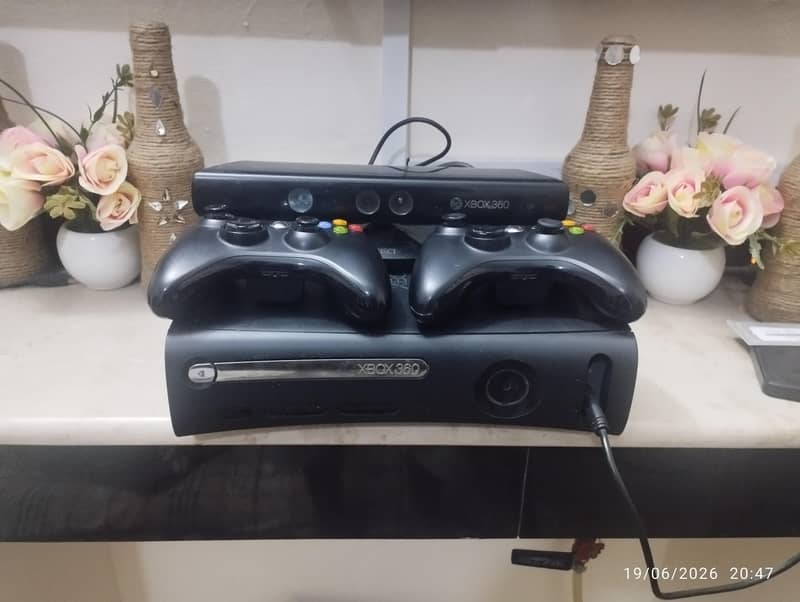 Xbox 360 with Kinect Controller and 2 Wireless Controllers 0