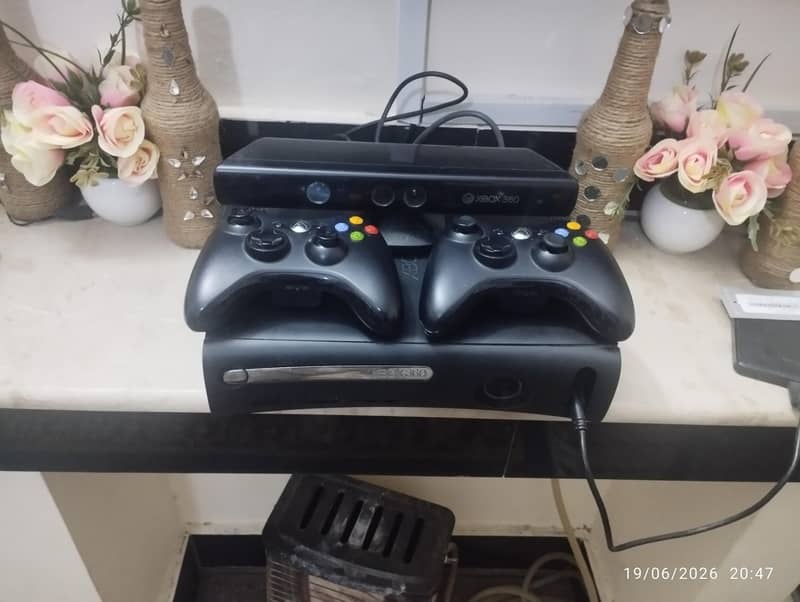 Xbox 360 with Kinect Controller and 2 Wireless Controllers 1