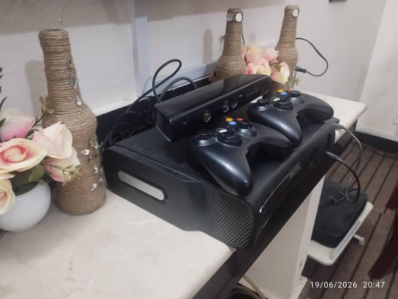Xbox 360 with Kinect Controller and 2 Wireless Controllers 2