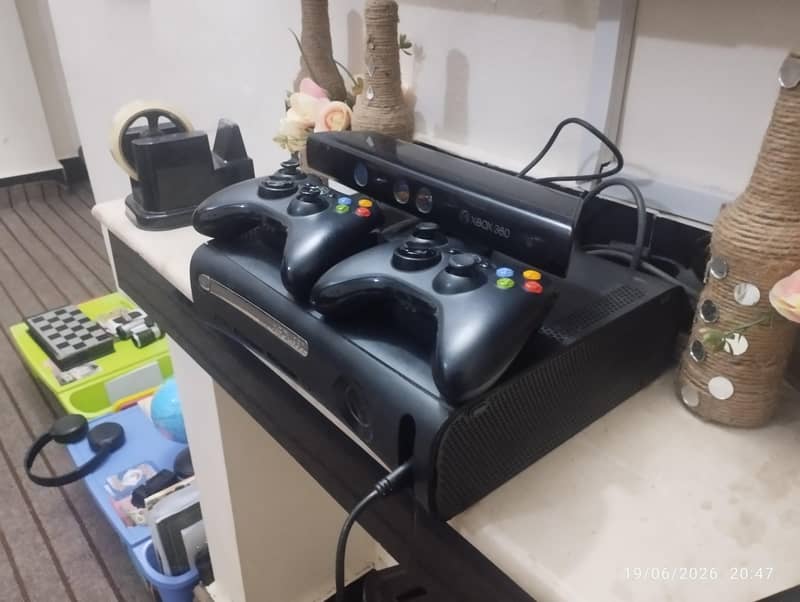 Xbox 360 with Kinect Controller and 2 Wireless Controllers 3