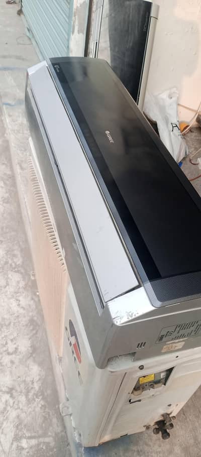 GREE g10 model DC INVTR 1.5 ton lash condition gas store