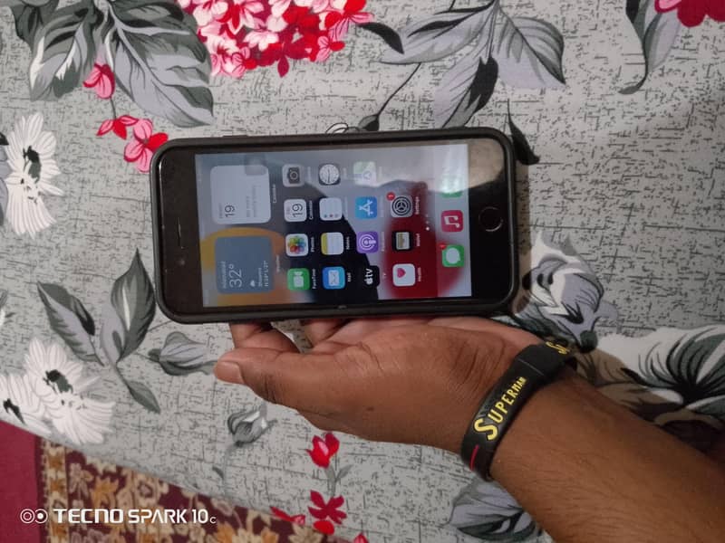 Apple iPhone 7 Plus 2