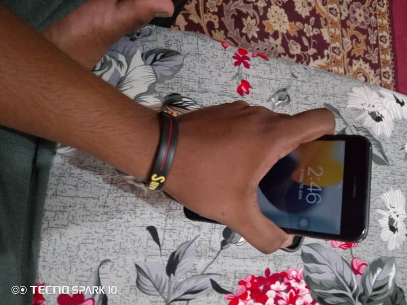 Apple iPhone 7 Plus 6