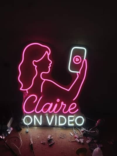 Hamare Yahan neon sign ke tamam categories hoti hain