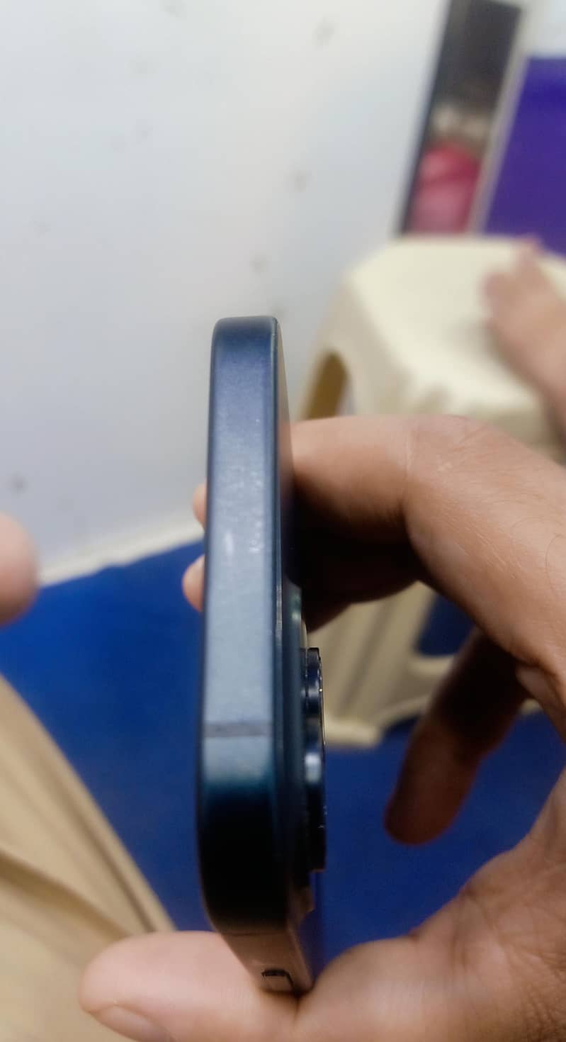 Apple iPhone 15 4