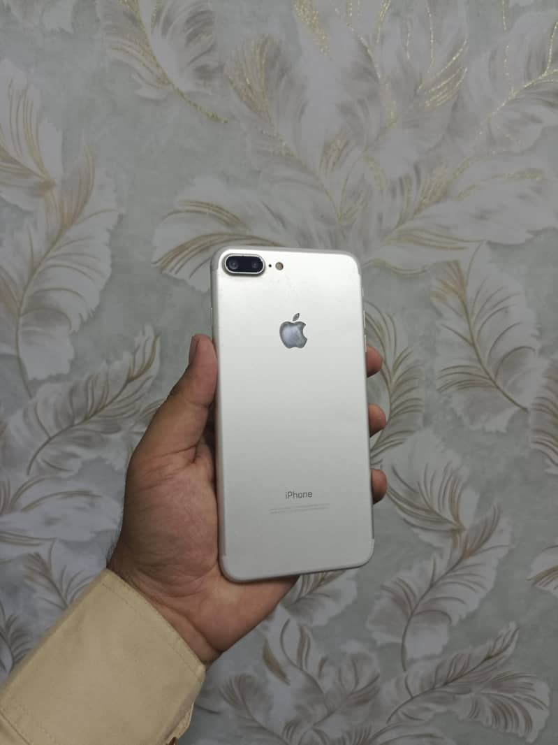 Apple iPhone 7 plus 0
