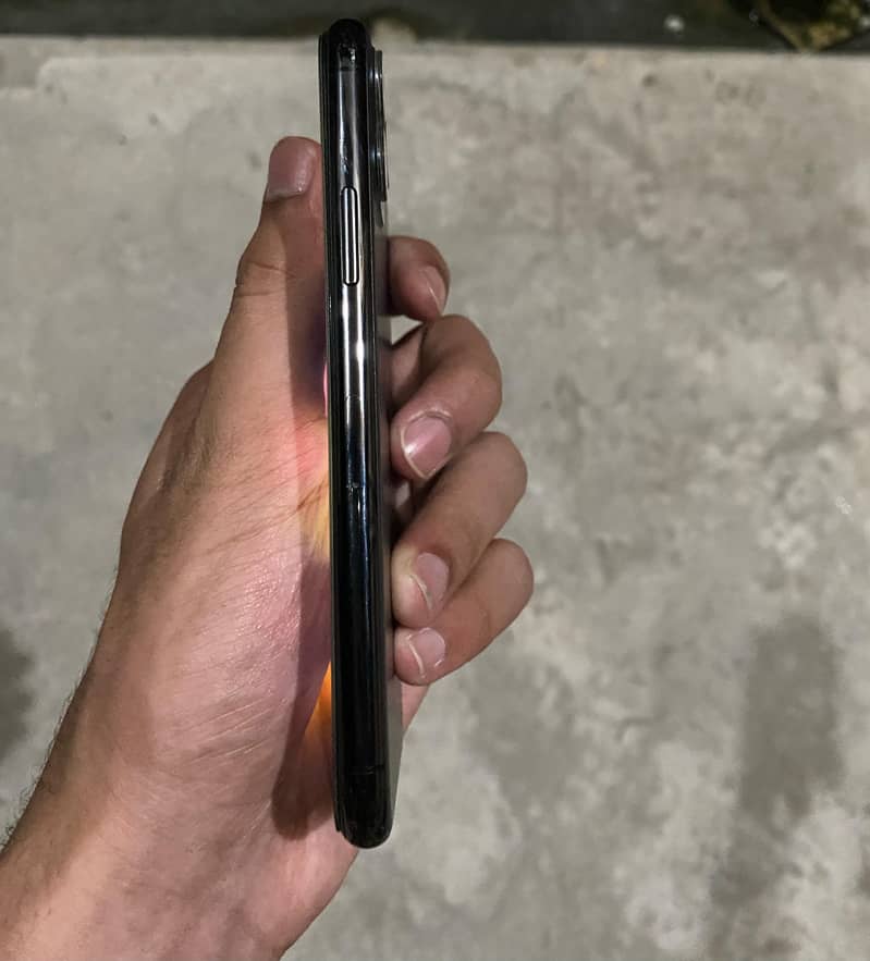 Apple iPhone 11 Pro 2