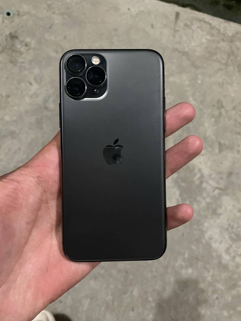 Apple iPhone 11 Pro 4