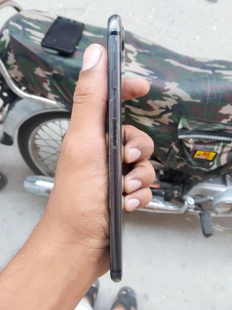 Apple iPhone 8 Plus 1