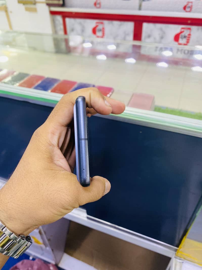 Google Pixel 7 4