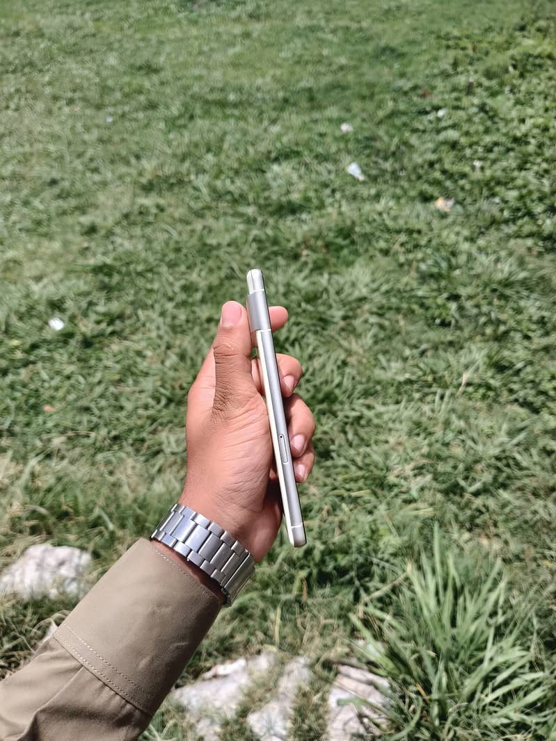 Google Pixel 7 4