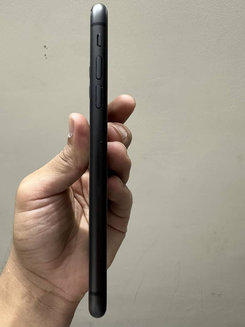 Apple iPhone 11 3