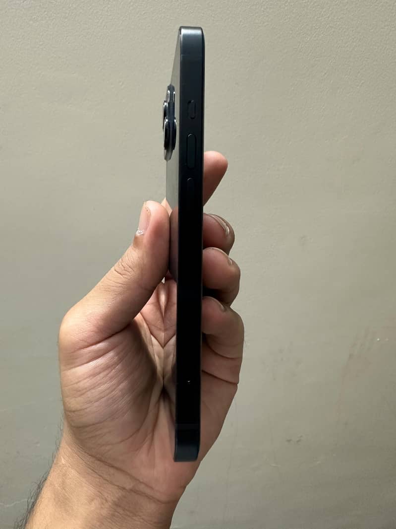 Apple iPhone 13 4