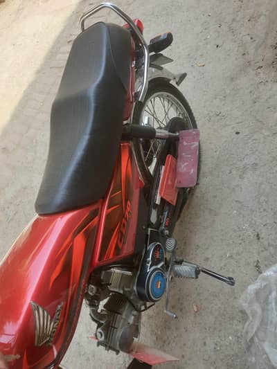 Honda CD 70 red colour behtarin condition one hand use