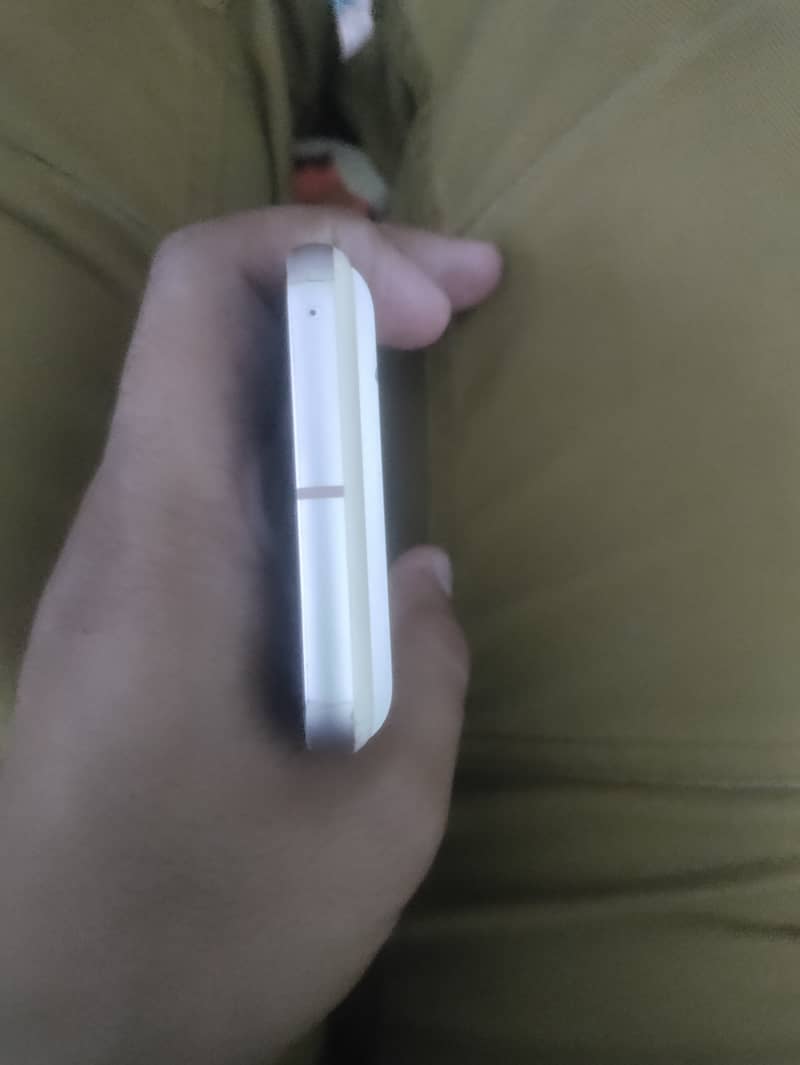 Google Pixel 8 4