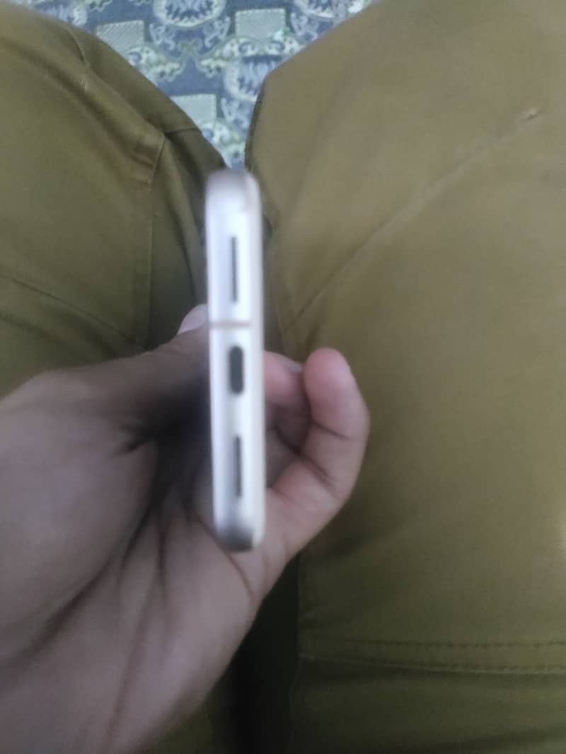 Google Pixel 8 5