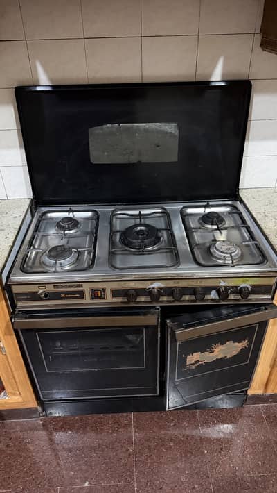 Ambassador cooking range, 5 burner stove, all working