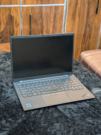 Lenovo x1 carbon Core i7 11th Gen 16/512 Touch screen