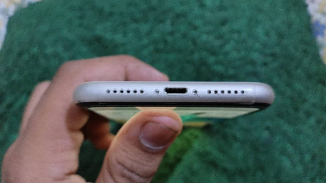Apple iPhone 11 3
