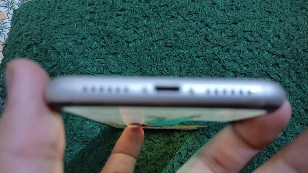 Apple iPhone 11 4