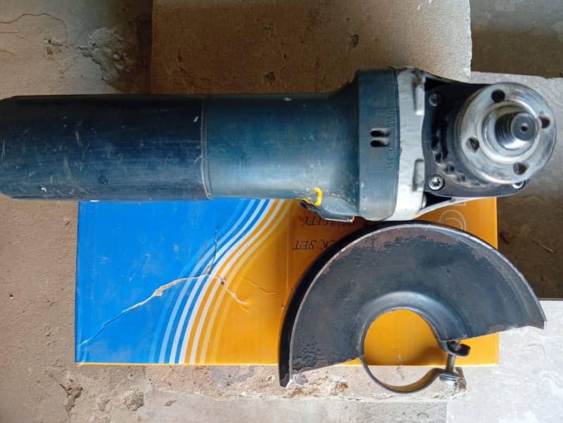 Bosh 5" angle grinder 0