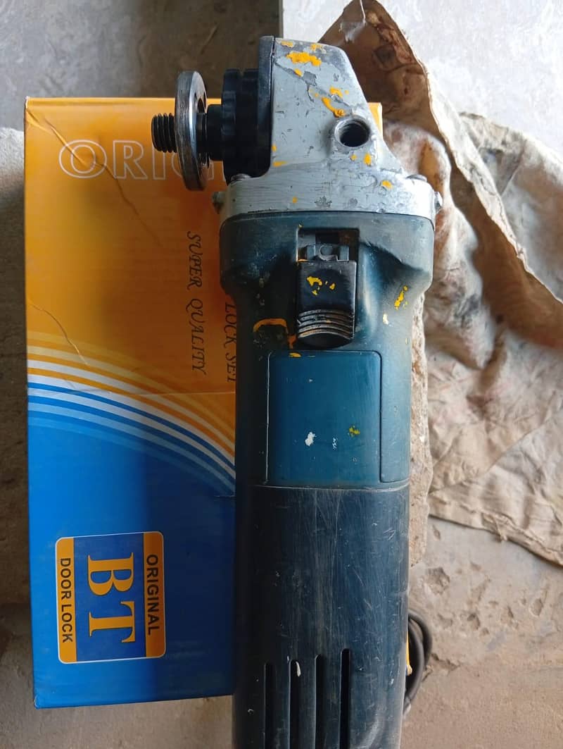 Bosh 5" angle grinder 2