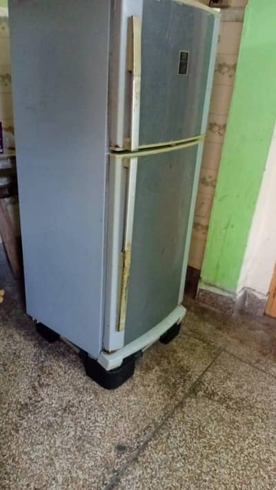 Dawlance fridge medium