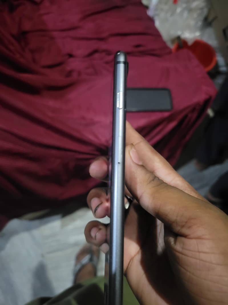 Apple iPhone 8 Plus 1