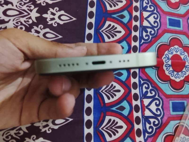 Apple iPhone 12 4